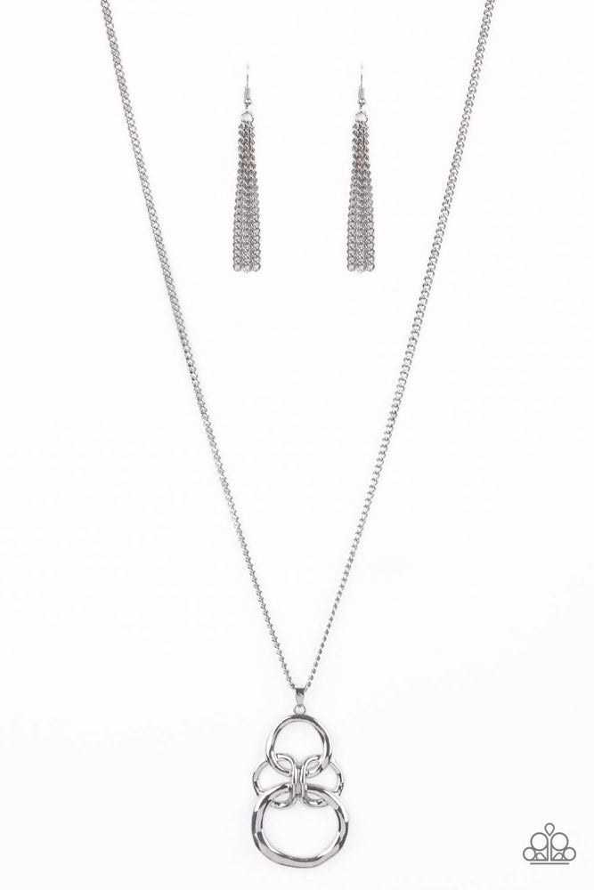 Courageous Contour – Silver Necklace