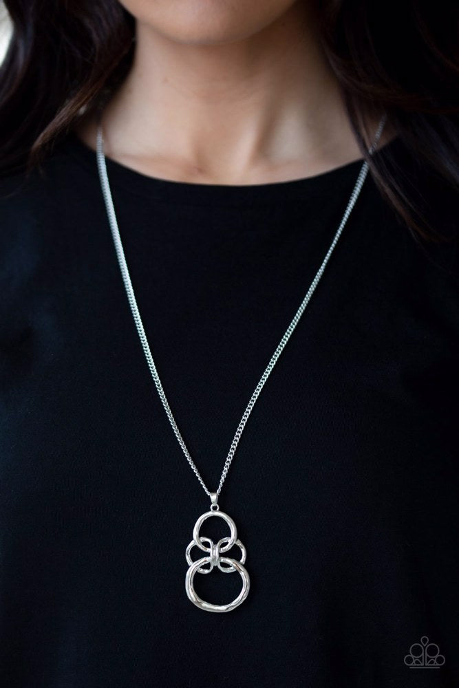Courageous Contour – Silver Necklace