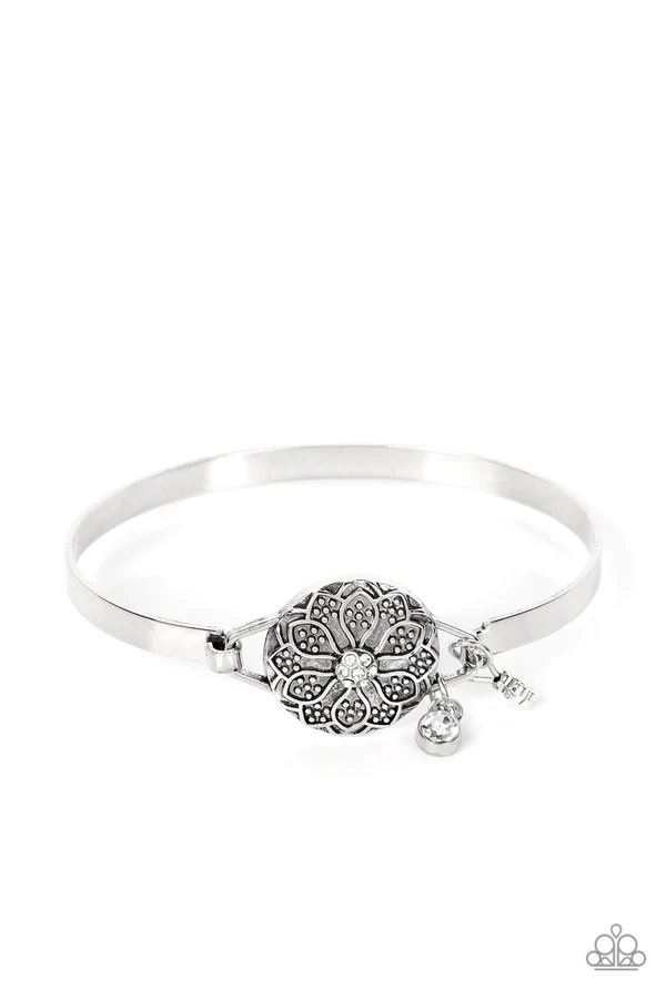 Fleur de Prairie - White  Bracelet