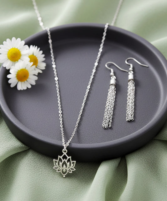 Lotus Retreat - Silver Necklace
