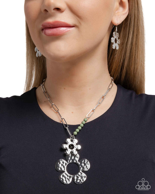 Seeing Floral - Green  ~ Paparazzi Mid-Length / Layering (20–24") Necklace